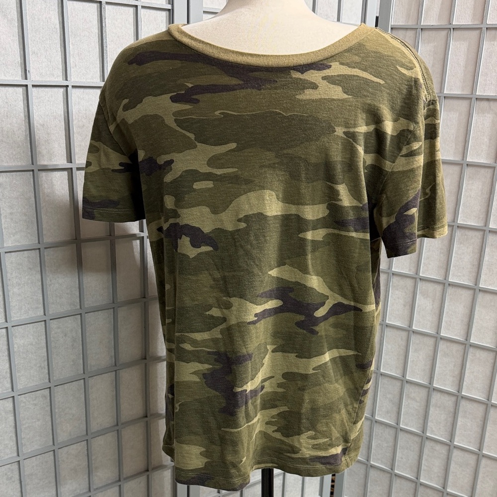 American Eagle Outfitters Olive & Dark Green Camo Short Sleeve Tee